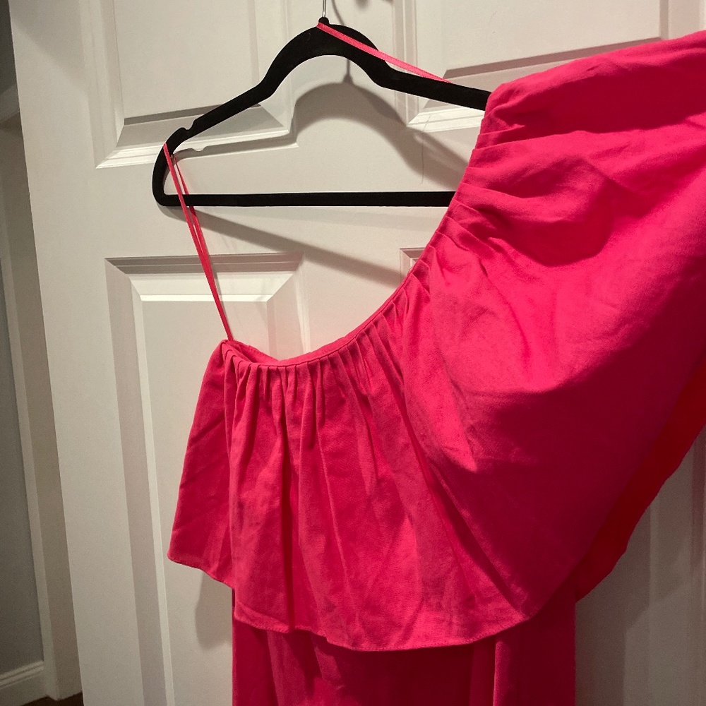 Tuckernuck Pomander Place One-Shoulder Ruffle Dress in Hot Pink